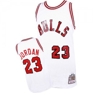 Maillot NBA Chicago Bulls #23 Michael Jordan Blanc Mitchell and Ness Swingman Throwback 1984-1985 Hardwood Classics - Homme