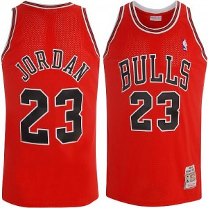 Maillot NBA Chicago Bulls #23 Michael Jordan Rouge Mitchell and Ness Swingman Throwback - Homme