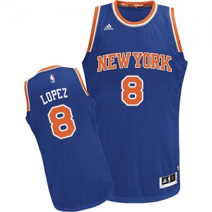 Maillot NBA New York Knicks #8 Robin Lopez Bleu royal Adidas Swingman Road - Femme