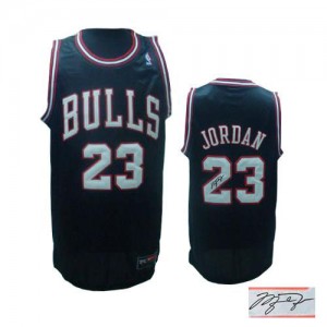 Maillot NBA Chicago Bulls #23 Michael Jordan Noir Adidas Authentic Alternate Autographed - Homme