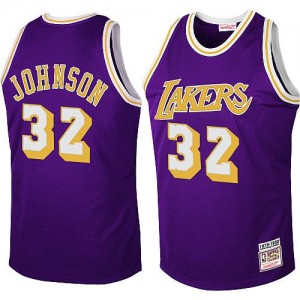 Los Angeles Lakers Mitchell and Ness Magic Johnson #32 Throwback Swingman Maillot d'équipe de NBA - Violet pour Homme