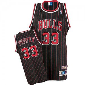 Maillot NBA Chicago Bulls #33 Scottie Pippen Noir Rouge Adidas Authentic Throwback - Homme